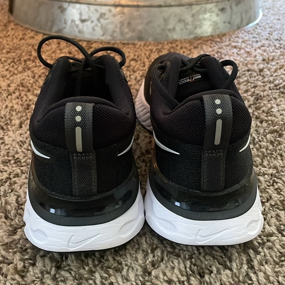 Nike React Infinity Flyknit Running Shoes - Picture 3 of 4